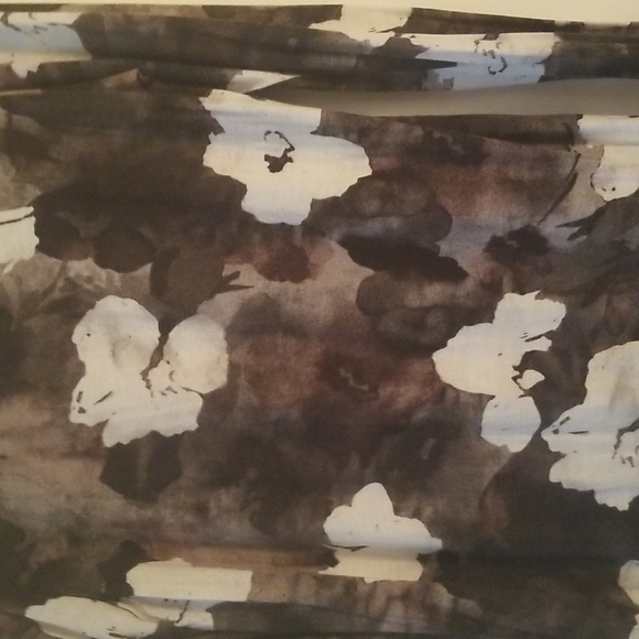 Simply Vera, Vera Wang top. - Picture 4 of 9